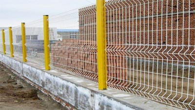 河南桃型柱护栏网合作案例