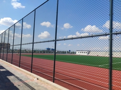 山东省重点中小学篮球场围网翻新改造应用案例