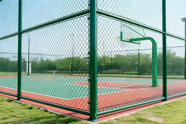 球场围网材质怎么选？3 大场地针对性方案，不花冤枉钱(图1)