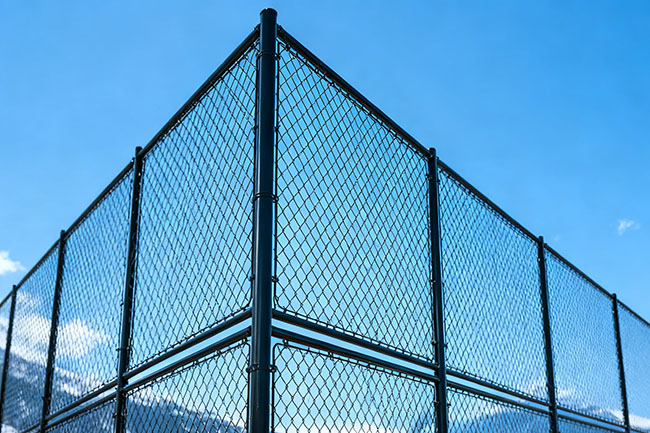 球场围网材质怎么选？性能、价格、场景全解析，避免采购浪费​(图1)