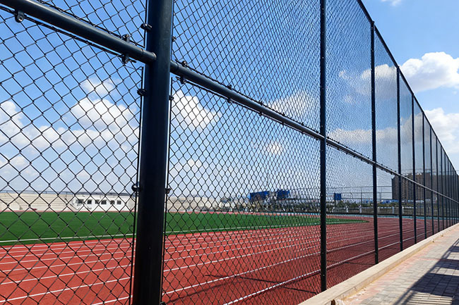 河北篮球场围网采购指南（800 字版）：3 步避开 "通用款不适用、低价易生锈" 坑(图1)