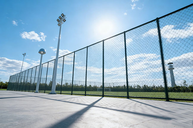 球场围网多少钱一平米？从材质到场景的全面预算指南(图1)