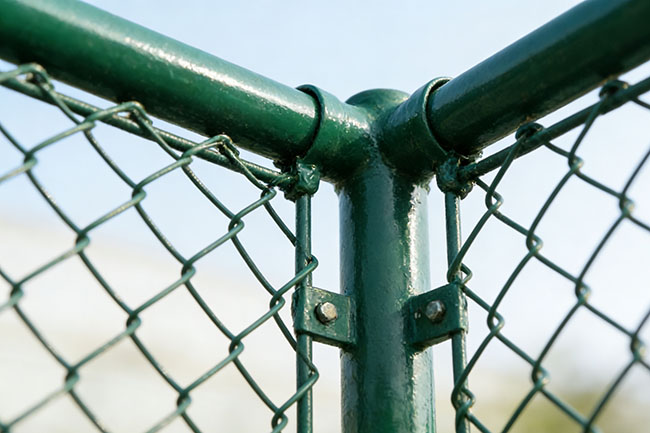 球场围网一米差 125 元？过来人曝坑 + 省钱招(图2)