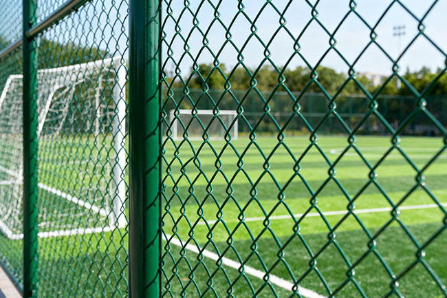 球场围网价差超百元？3 步控预算(图1)