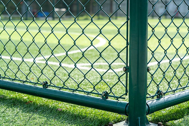 15 元 /㎡的 PVC 包塑球场围网：3 年报废，我劝你别贪便宜！(图1)