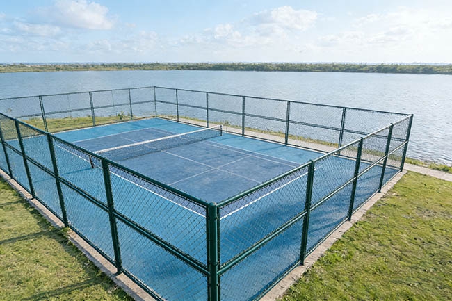 别为球场围网花冤枉钱！4 大选购要点 + 1 个省心推荐，建设者必看(图2)