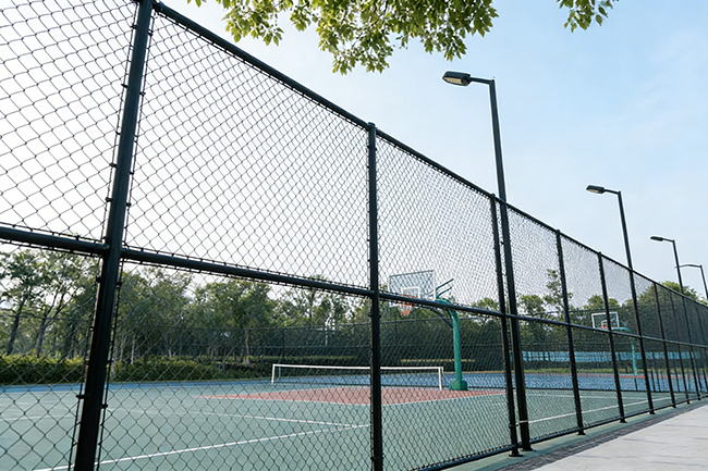 球场围网是什么？核心功能、材质分类与行业标准全解析(图1)