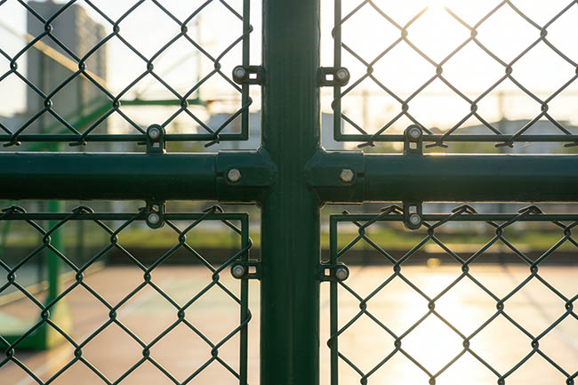 球场围网选型指南:5 个核心要素帮你选对不踩坑(图2) 球场围网选型指南:5 个核心要素帮你选对不踩坑(图2)